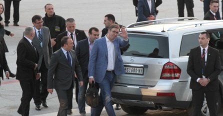 SRBIJANSKI PREMIJER SLETIO POD JAKIM MJERAMA OSIGURANJA  Vučić, ipak, došao na ćevape - SARAJEVO je sutra centar BALKANA