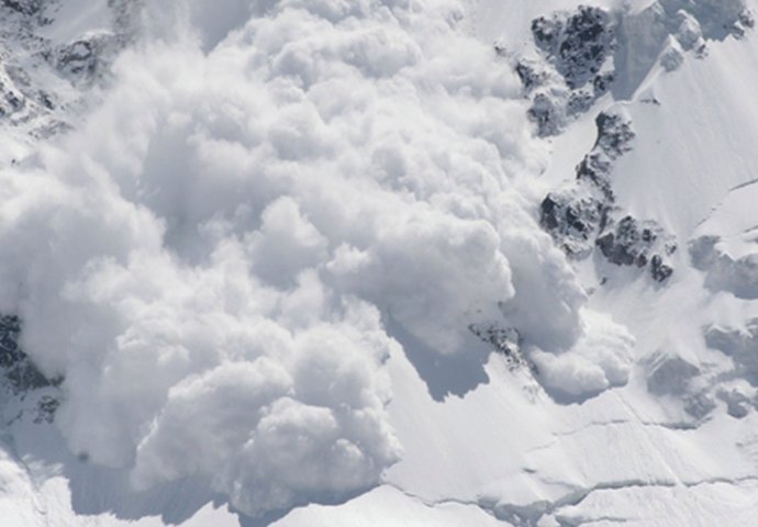 Četiri skijaša poginula u lavini na Alpama