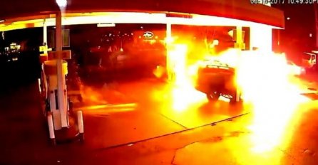 STRAVIČAN UDAR AUTOMOBILA U BENZINSKU STANICU: Vozilo se prepolovilo na pola! (VIDEO)