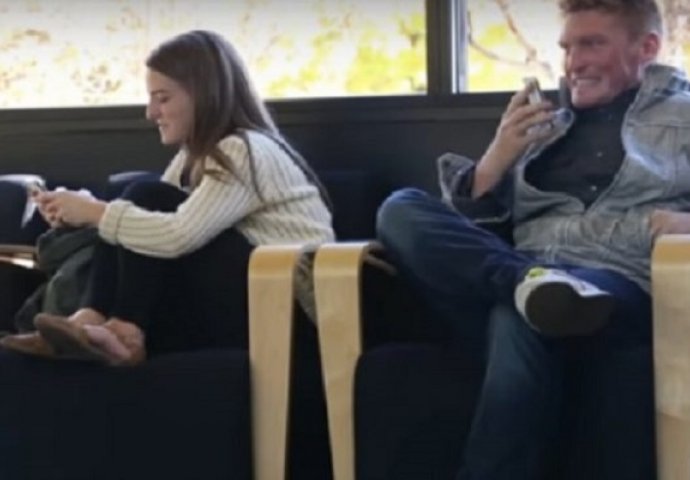 Genijalan trik: Ovaj momak je majstor u zavođenju djevojaka (VIDEO)