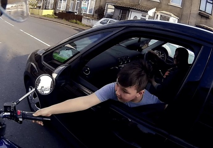 Snimak koji je obišao svijet: Pogledajte kako je ovaj motorista uljepšao dan ovom dječaku (VIDEO)