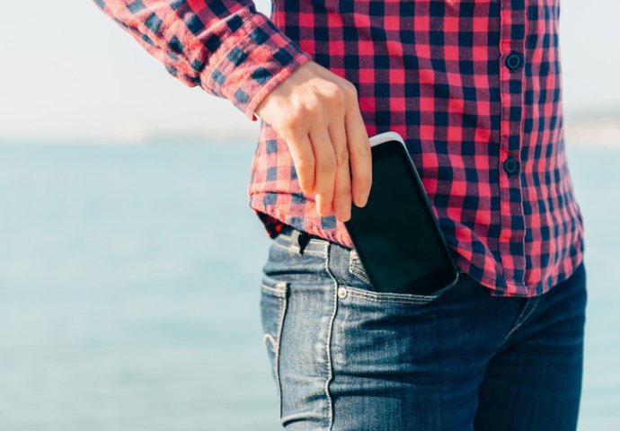 UPOZORENJE ZA MUŠKARCE Držite mobitel u džepu? Nakon ovoga vjerovatno više nećete!