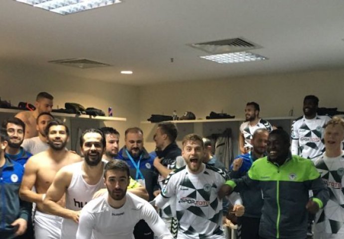 Bajić u centru pažnje na pobjedičkoj fotografiji Konyaspora 