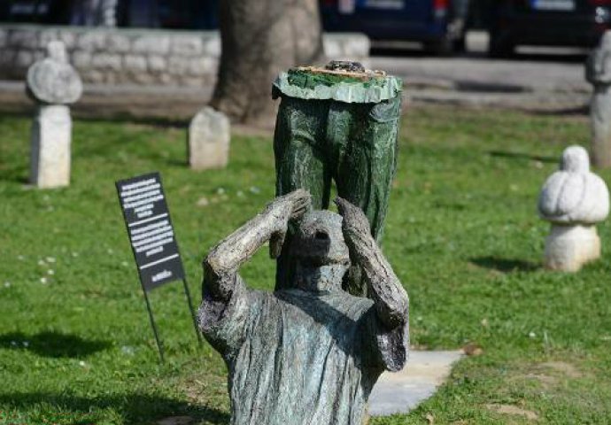 SARAJEVO: Državljanin Hrvatske uništio statuu "oca Rame" u Velikom parku