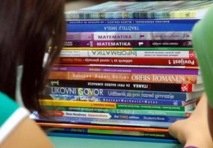 NACIONALNA SEGREGACIJA BOŠNJAKA:  Srbija zabranila udžbenike na bosanskom jeziku, jer su "opasni za djecu"