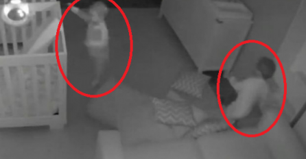 Stavili su blizance na spavanje, ali čim su roditelji izašli iz sobe, nastaje ludilo (VIDEO)