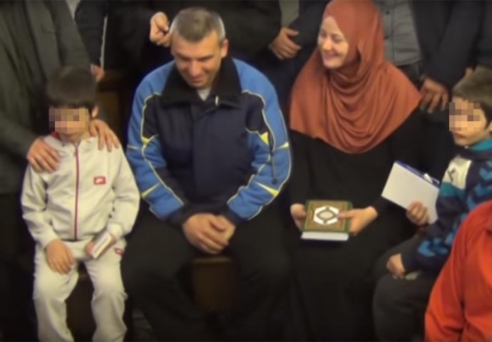 OBJAVLJEN SNIMAK KAKO PORODICA IZ BEOGRADA PRIMA ISLAM: Nakon upoznavanja ovog čovjeka, izrazili su želju da promijene vjeru! (VIDEO)