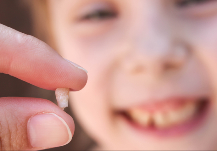 Roditelji, nipošto ne bacajte mliječne zube svoje djece! Oni mogu spasiti život, a evo i kako (VIDEO)