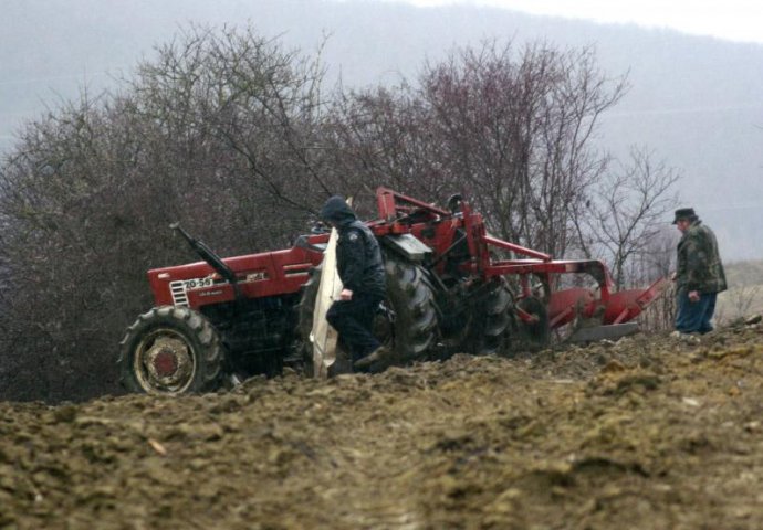 TRAGEDIJA KOJA POTRESA ČELIĆ: Poginuo 39-godišnji vozač traktora od eksplozije mine!