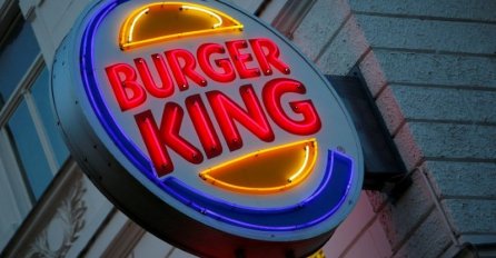 FLASHBACK "BurgerKing" objavio da više neće posluživati "zlostavljane kokoši": Pogledajte šta je Đuro radio kokama u legendarnim "Kućnim čarolijama"!