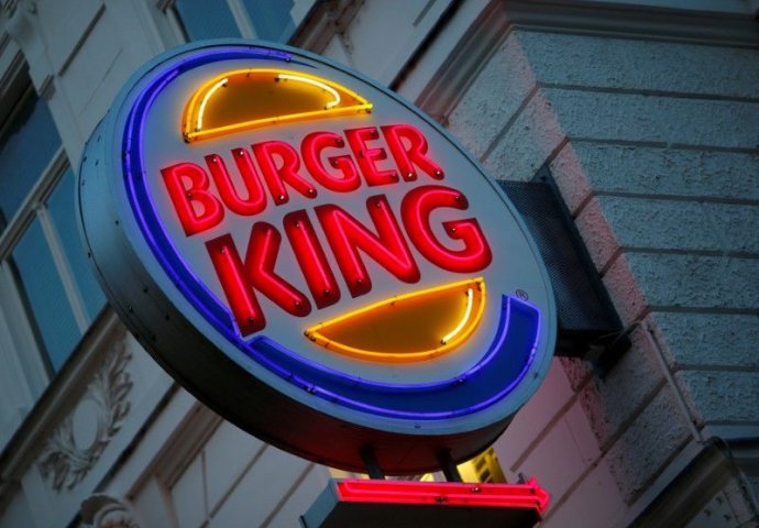 FLASHBACK "BurgerKing" objavio da više neće posluživati "zlostavljane kokoši": Pogledajte šta je Đuro radio kokama u legendarnim "Kućnim čarolijama"!