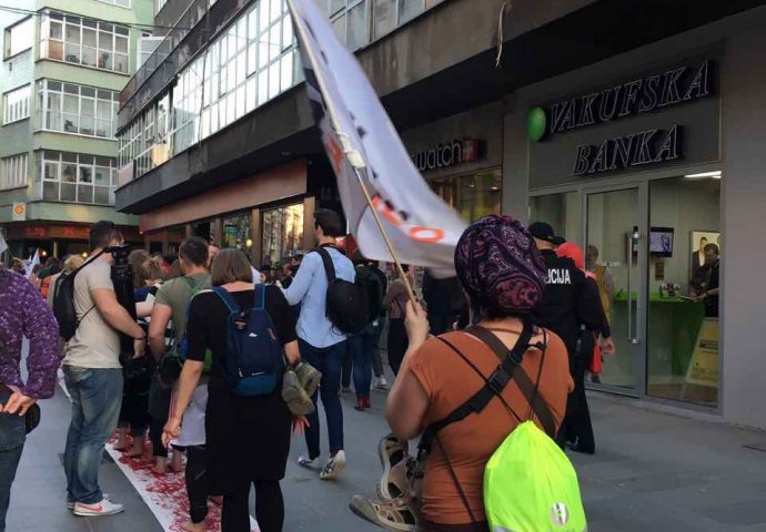 Marš za Alep stigao u Sarajevo: KRVAVIM STOPALIMA hodali po Ferhadiji