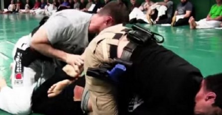 Pogledajte šta se desi kad dva policajca pokušaju staviti lisice MMA borcu (VIDEO)