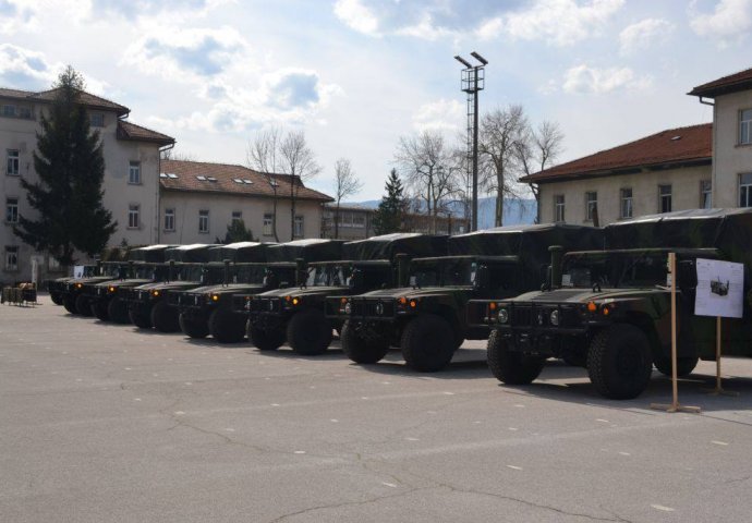 JAČANJE ORUŽANIH SNAGA BIH: Amerika donirala 24 Humveeja našoj armiji!
