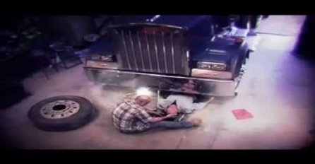 Na stomak ovog čovjeka pao je kamion težak 5 tona: Par sekundi kasnije, događa se nezamislivo (VIDEO)