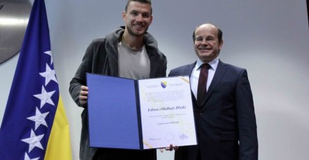 DŽEKO U ZGRADI PARLAMENTA BiH: Pogledajte šta je otkrio dok je primio državnu nagradu za SPORT!