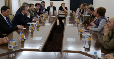 Žrtve posjetile Izetbegovića: OBARANJE ZAHTJEVA za revizijom presude u Hagu je embargo na pravdu!