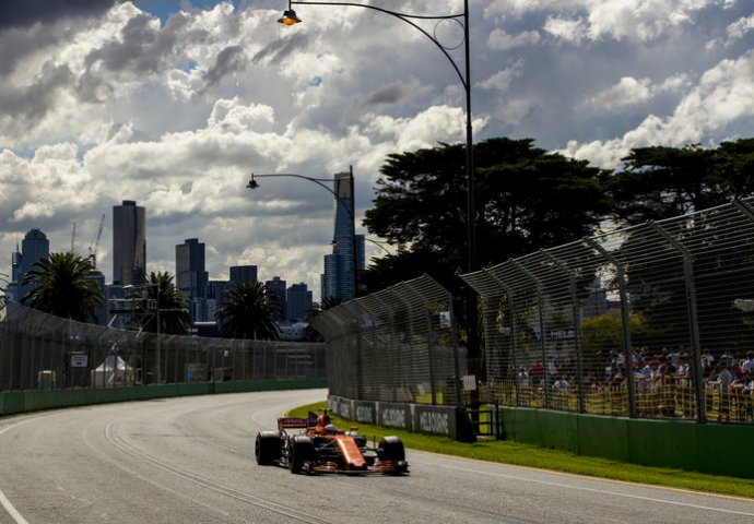 POČINJE NAJVEĆE AUTOMOTO TAKMIČENJE: Hamiltonu Pole Position u Melbourneu