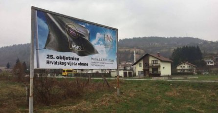 PROVOKACIJA Plakat posvećen HVO-u postavili kod spomen-obilježja Vrbanja gdje je MONSTROZNO ubijeno 45 Bošnjaka!