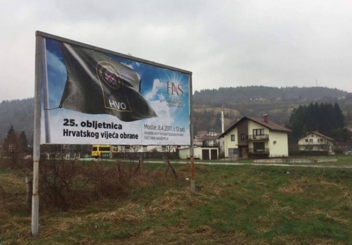 PROVOKACIJA Plakat posvećen HVO-u postavili kod spomen-obilježja Vrbanja gdje je MONSTROZNO ubijeno 45 Bošnjaka!