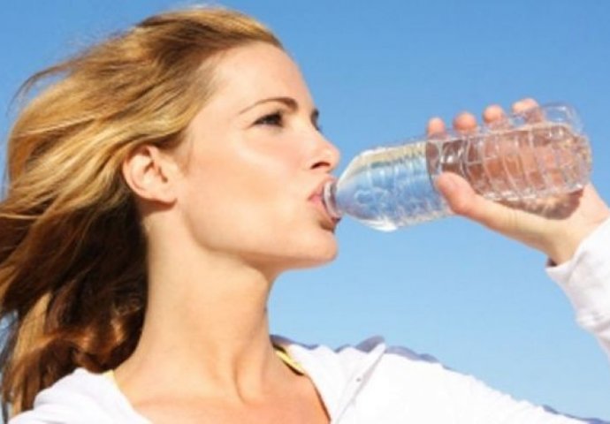 OPASNO JE, A MOŽE BITI I SMRTONOSNO: U ove ČETIRI situacije NE BISTE SMJELI da pijete vodu!