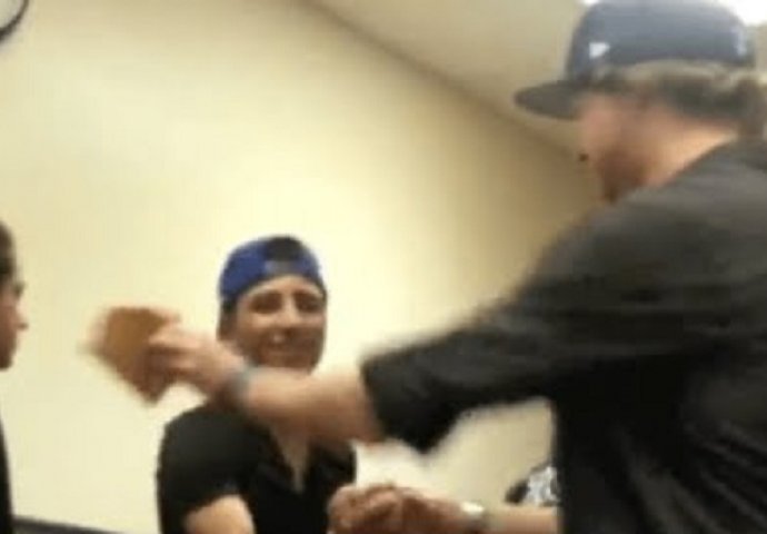 Ošamario je momka pizzom i osramotio ga pred cijelim razredom, osveta je bila brutalna (VIDEO)