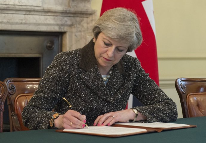 HISTORIJSKA ODLUKA Danas počinje Brexit: Premijerka May poslala u Brisel ZAHTJEV ZA RAZVOD!
