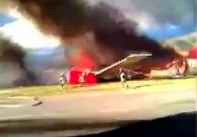 DRAMA NA AERODROMU: U plamenu avion sa 140 putnika (VIDEO)