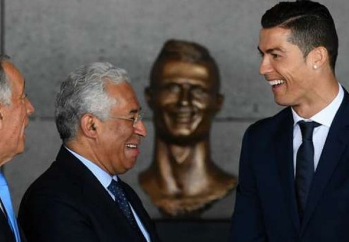 U šta su gledali? Bizarna bista Cristiana Ronalda 