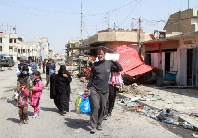 TERORISTI ISILA-a GUBE MOSUL: Iračke snage napreduju prema Starom Gradu!