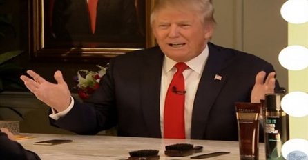  'Ovo je najčudnije što sam ikad vidjeli': Trump svaki put kad sjedne za stol napravi istu stvar
