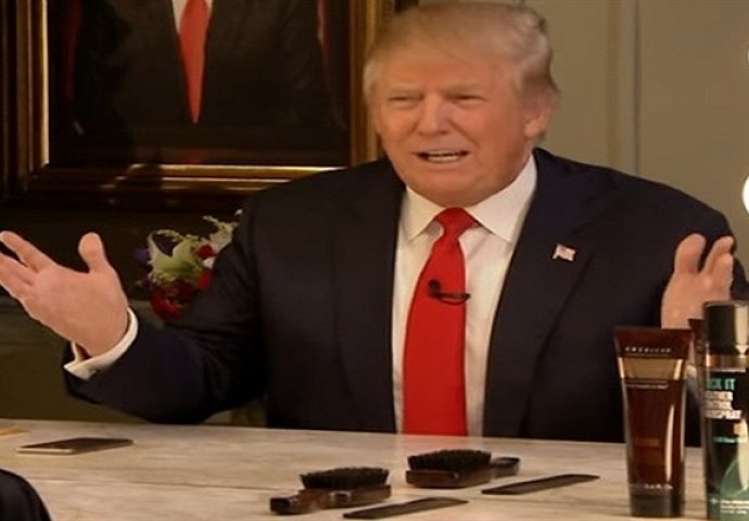  'Ovo je najčudnije što sam ikad vidjeli': Trump svaki put kad sjedne za stol napravi istu stvar