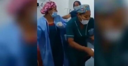 Medicinsko osoblje ismijavalo nagog pacijenta u operacionoj sali (VIDEO)