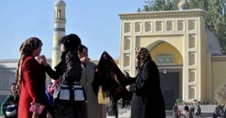 Kina zabranila brade i pokrivanje lica u pokrajini Xinjiang 