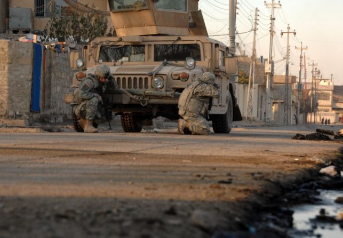 U zračnim napadima u Iraku ubijeno na desetine militanata