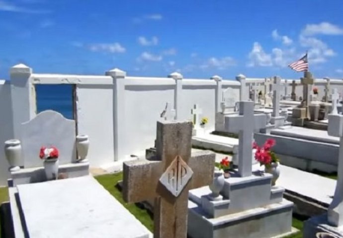 Otišao je na groblje i snimio nešto što sigurno nikada neće zaboraviti (VIDEO) 
