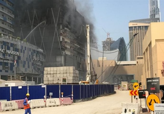 STRAVIČNE SLIKE POŽARA U DUBAIU: Gori zgrada od 60 spratova, svakih nekoliko minuta čuju se eksplozije! (FOTO)