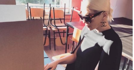 U CENTRU PAŽNJE! Jelena Karleuša ispunila svoju građansku dužnost (FOTO)