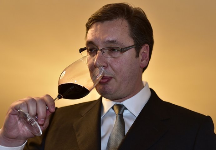 TEŽAK 1,3 MILIONA EURA: Šta od imovine ima Aleksandar Vučić!