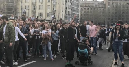 NEZADOVOLJSTVO IZBORNIM REZULTATIMA: Protest u Beogradu zbog rezultata izbora (VIDEO)