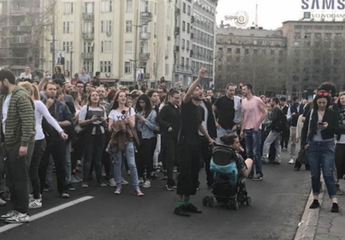 NEZADOVOLJSTVO IZBORNIM REZULTATIMA: Protest u Beogradu zbog rezultata izbora (VIDEO)