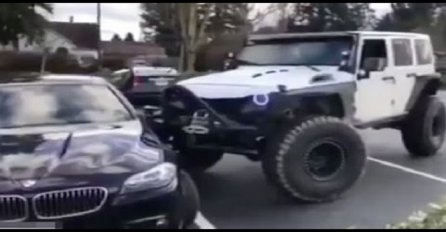 Vidio je vozača koji je svojim BMW-om zauzeo dva parking mjesta, pogledajte šta mu je uradio sa auta (VIDEO)
