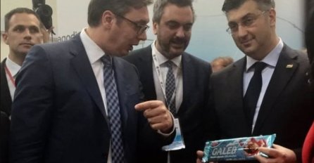 DOBROSUSJEDSKI ODNOSI: Vučić poklonio srpske čokoladice Plenkoviću, a ovaj obećao da će ih probati