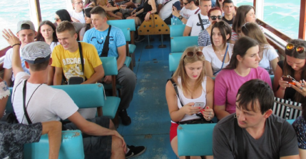 "Dečko i ja smo se vraćali s puta i cijelo njegovo društvo je bilo s nama, a onda je uradio ovo"