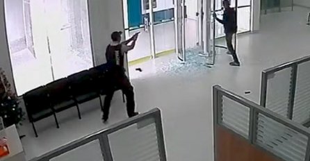 Ušao je u banku i krenuo da razoruža čuvara gumenim pištoljem, bolje da nije (VIDEO)