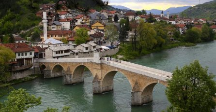 PRIZORI UŽASA U KONJICU: Muškarac se pokušao zapaliti u centru grada