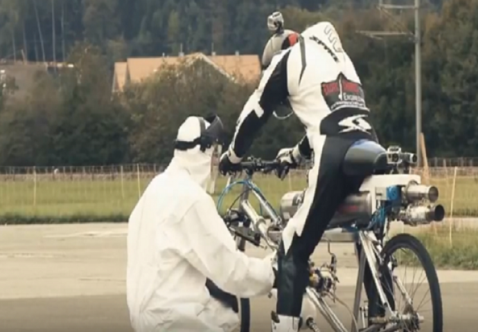 Ugradio raketni pogon na bicikl i vozio ga nevjerovatnih 285 km/h (VIDEO)