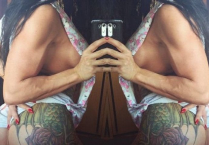 ZAPALILA DRUŠTVENE MREŽE: Jelena ima tetoviranog zmaja preko cijelog tijela i rado ga pokazuje! (FOTO)