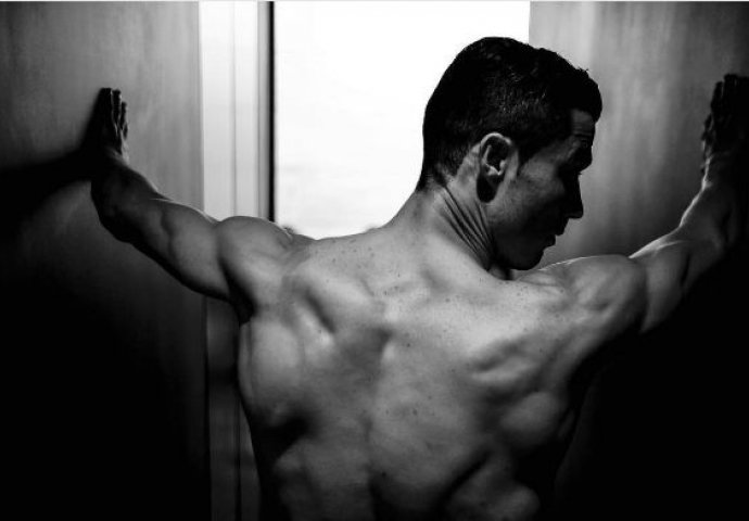 SAMO ZA ŽENSKE OČI: Kristijano Ronaldo  pokazao skoro sve! (FOTO)