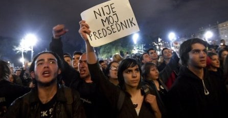 TREĆI DAN PROTESTA: Hiljade ljudi na ulicama Beograda, Subotice, Leskovca - "VUČIĆ NIJE MOJ PREDSJEDNIK"